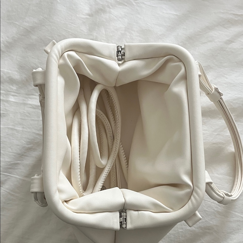 Elegant White Women's Handbag - Picture 2 of 3